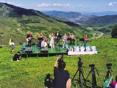 娄烦山顶音乐节展现旖旎风光