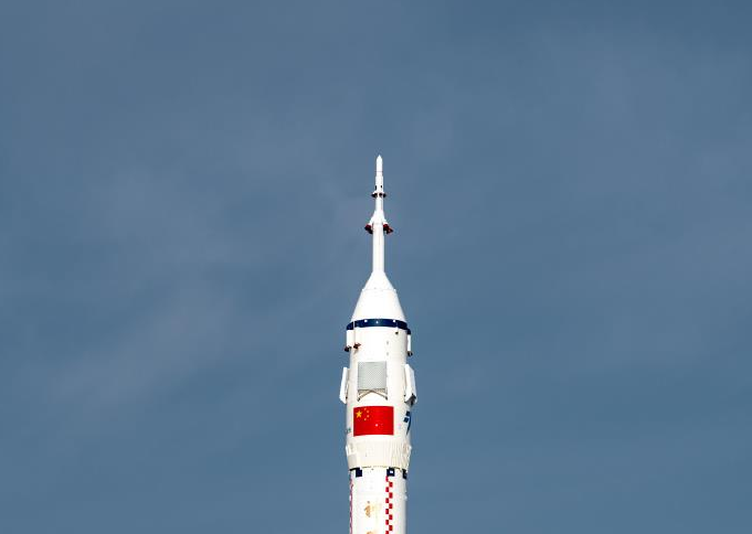 神舟二十一号已就位！船箭组合体转运大片来了