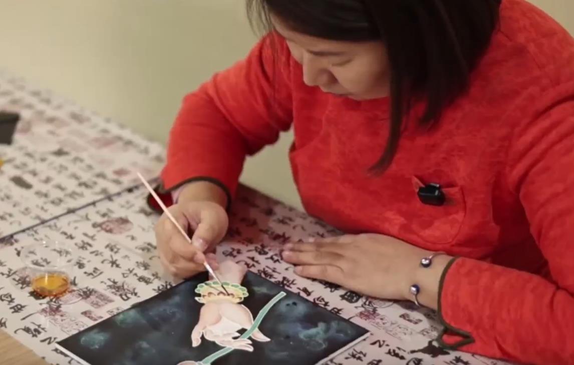 【文化中国行】金线“潮”前看 “80后”女孩的沥粉贴金新生记