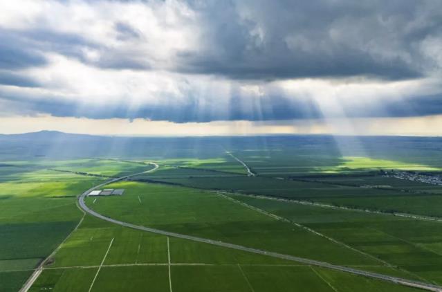 从“十五五”规划建议看行稳致远的中国