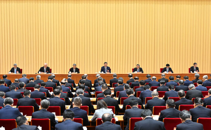 微镜头·习近平总书记在中央经济工作会议上丨“追求实实在在、没有水分的增长”