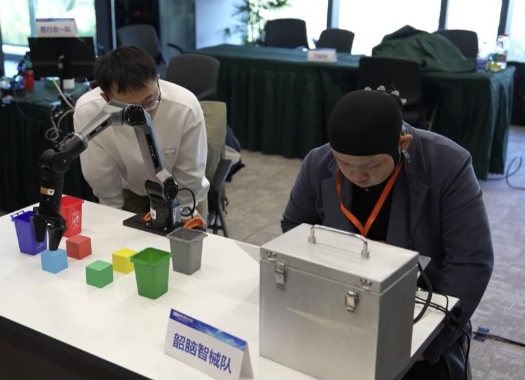 焦点访谈｜“心想”变“事成”！“十五五”规划建议布局脑机接口产业