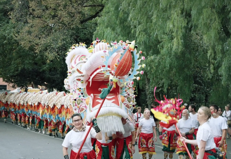 舞龙舞到澳洲！本迪戈复活节的顶级氛围感，是中式浪漫？