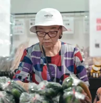 郜凤琴是一名被母亲两次抛弃的日本遗孤，日本战败前夕，5岁的她被母亲抛弃在哈尔滨，由中国养父母收养长大。中日邦交正常化后，在养父的支持下，她开始了长达半个世纪的跨国寻亲。纪录片《心安何处》8月19日22:00东方卫视新纪实播出 #山河见证 #日本遗孤 #心安何处