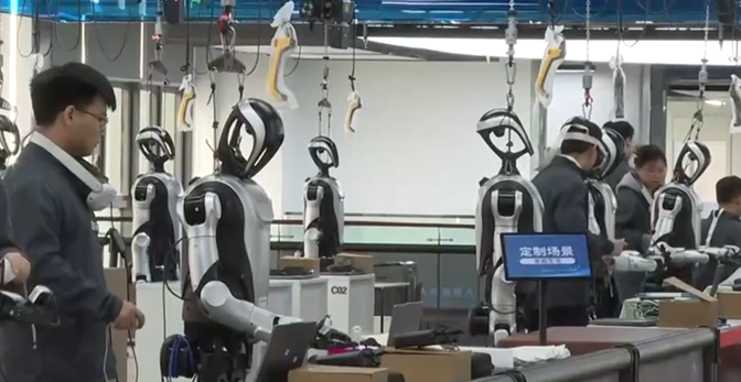 “十五五”开好局起好步｜从“会干活”到“干好活” 机器人上岗未来可期