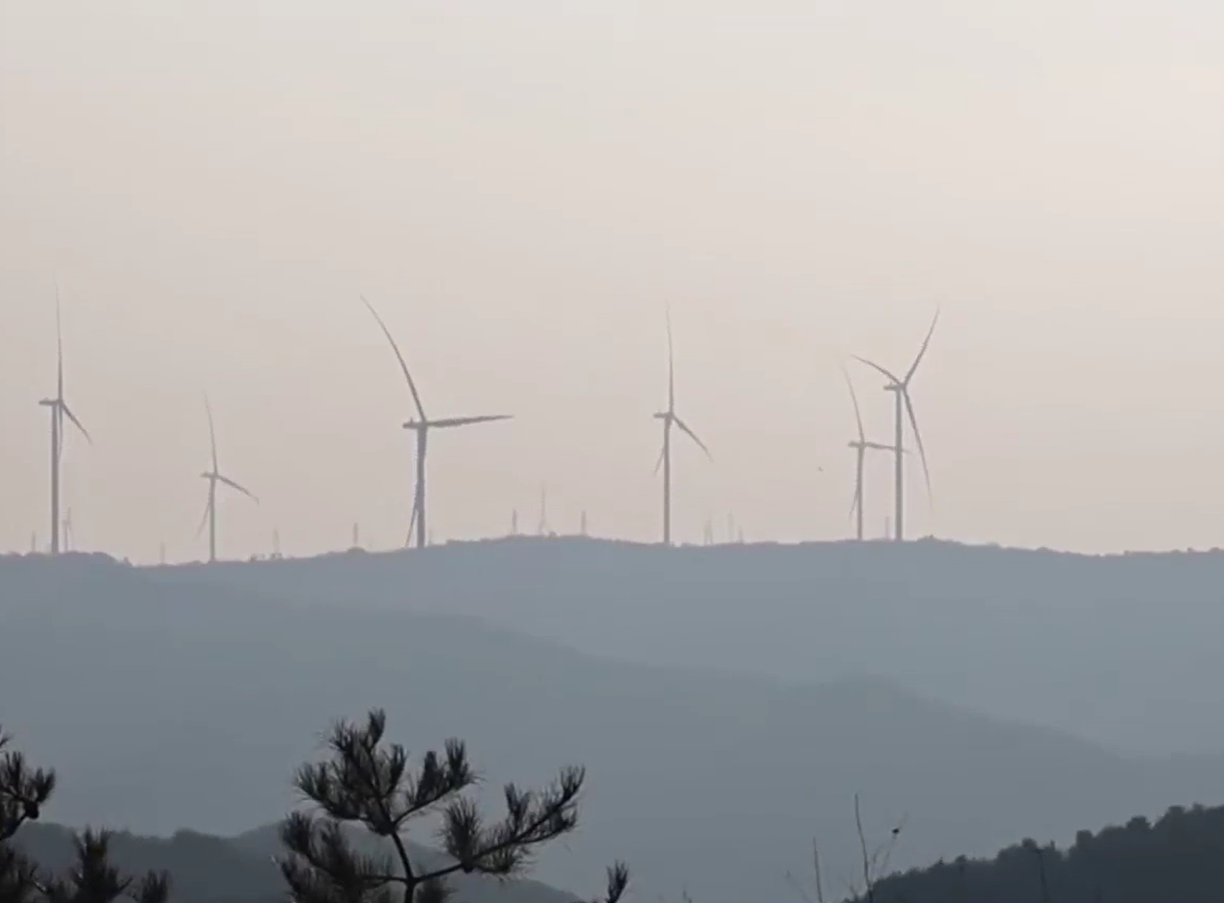 长治：无人机空中巡查 “智”守青山筑牢防火网