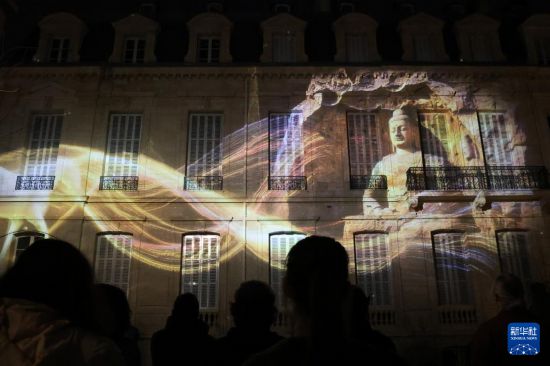 “云冈石窟之光·巴黎回响”光雕秀赢得法国民众好评