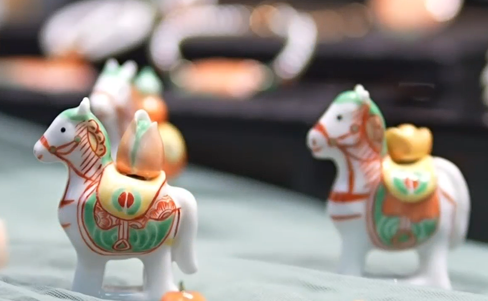 【文化中国行】非遗红绿彩马年迎春 老技艺焕发时代活力