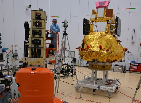 “微笑”卫星完成发射前最后准备