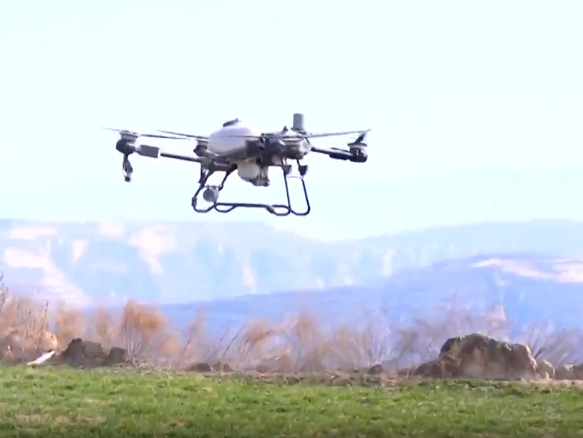 麦田喷防 北斗助播 黄河起蟹 三晋大地农事忙