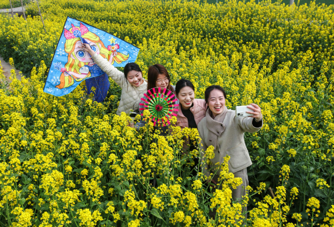 踏青赏花春意浓