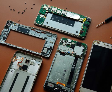 “三部旧手机换一台iPhone”刷屏，记者调查真相