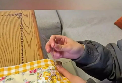 毕业两年的学生，为老师的宝宝缝了一床“百家被”