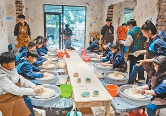 “以前卖作品，现在卖体验” 景德镇陶瓷体验式旅游火了