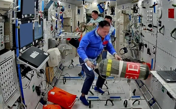 做实验、大扫除、应急演练……神二十一乘组天宫Vlog上新了！