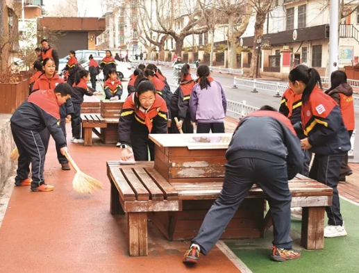 从一束微光到满城暖流——晋城雨墨学雷锋志愿服务绽放文明之花
