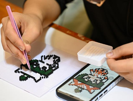 春节假期销量暴涨超90倍 年轻人为何爱上拼豆？