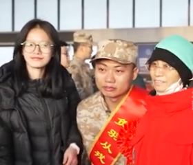 妈妈忘了全世界，唯独没忘记儿子要入伍