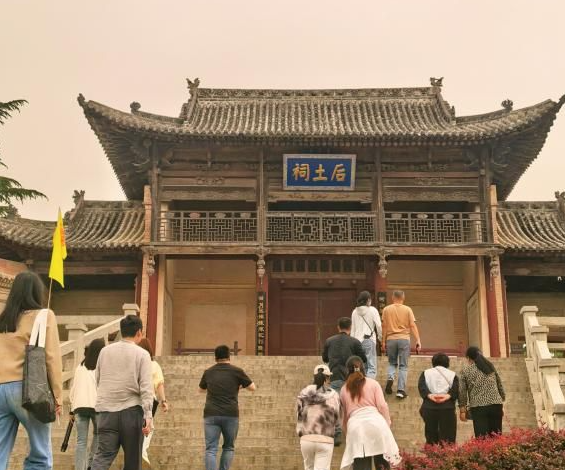 何以中国·屋檐上的文脉｜寻迹运城古戏台：镌刻在木构间的岁月长歌