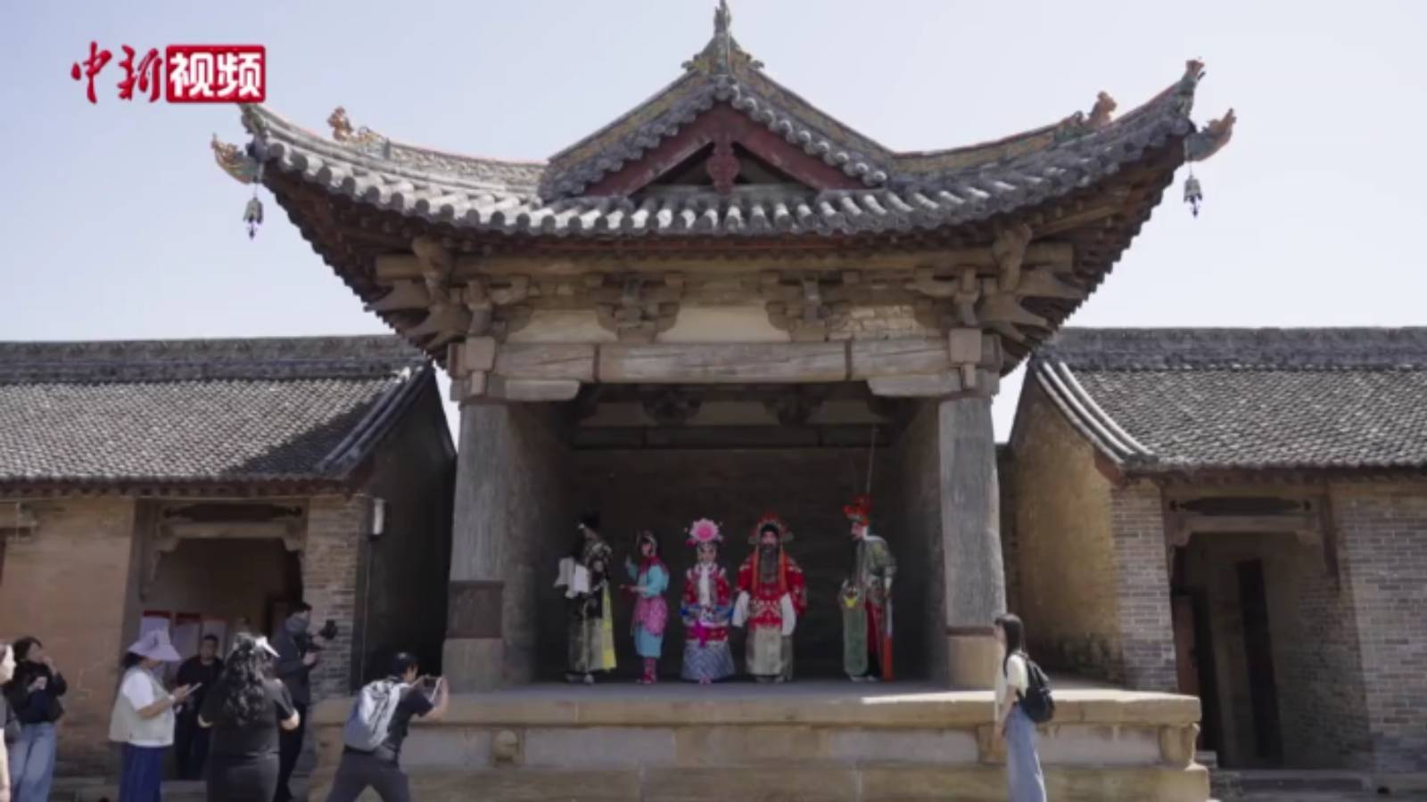 中国现存最早古戏台：843年前，工匠把名字刻在石头上