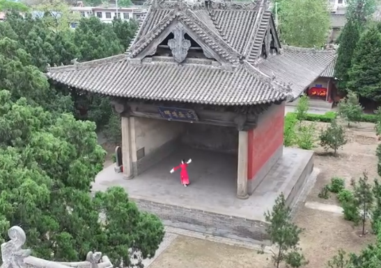 临汾东羊后土庙戏台，全国现存元代戏台中最精致的一座