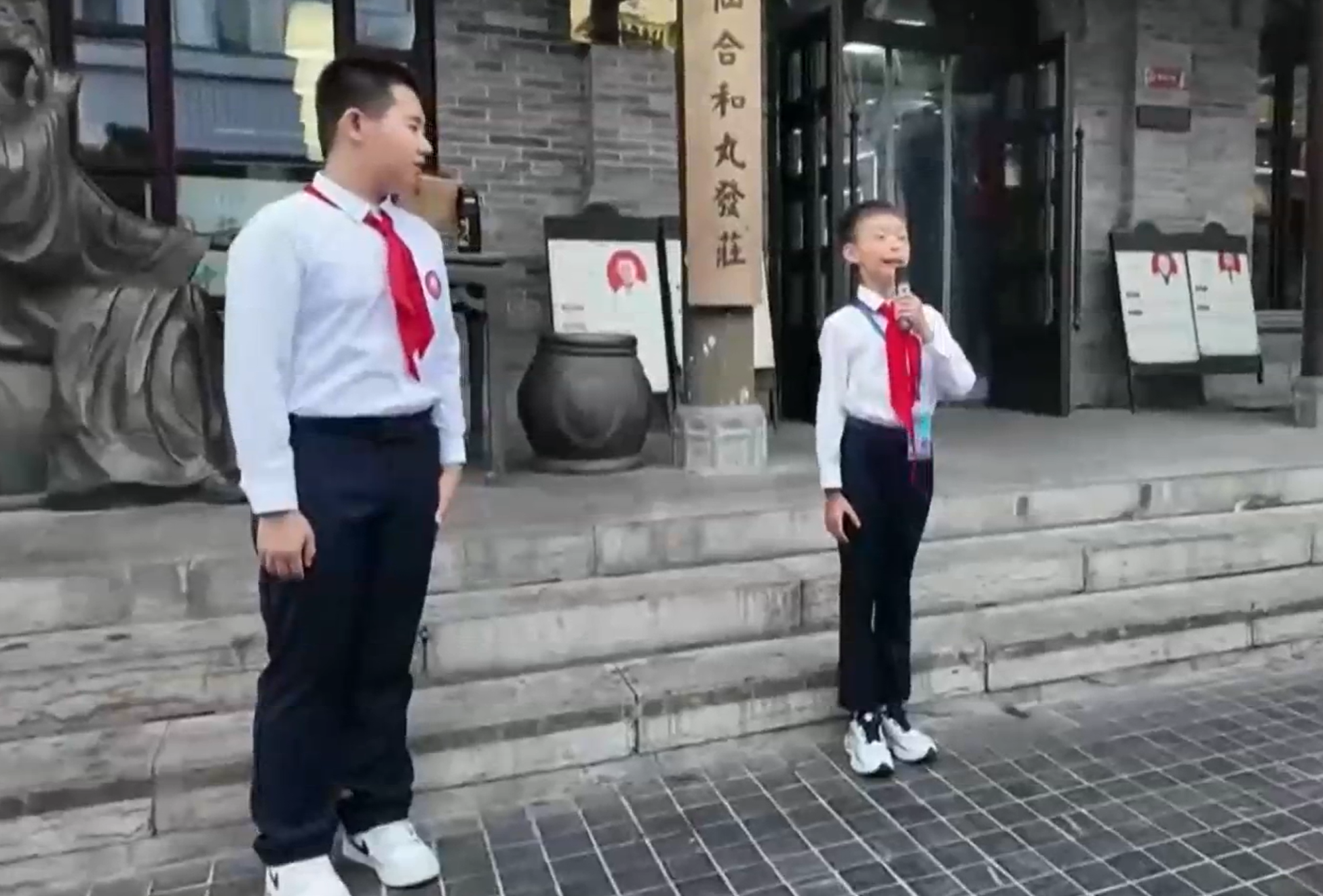 【文化中国行】童声传文脉 小小讲解员亮相钟楼街