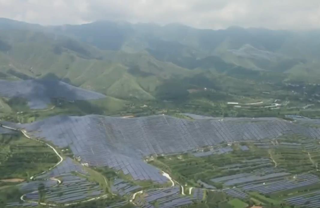 【逐绿向新 “碳”启未来】运城芮城县：荒山坡上“种太阳”绿电点亮新山乡