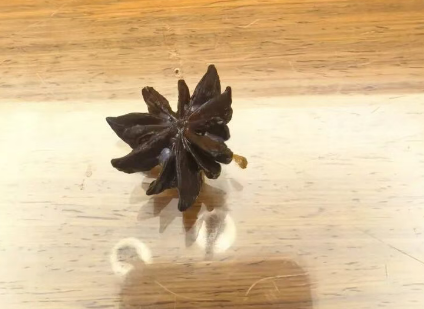 女子买八角数出13个角，一查竟是有毒物，可能致死